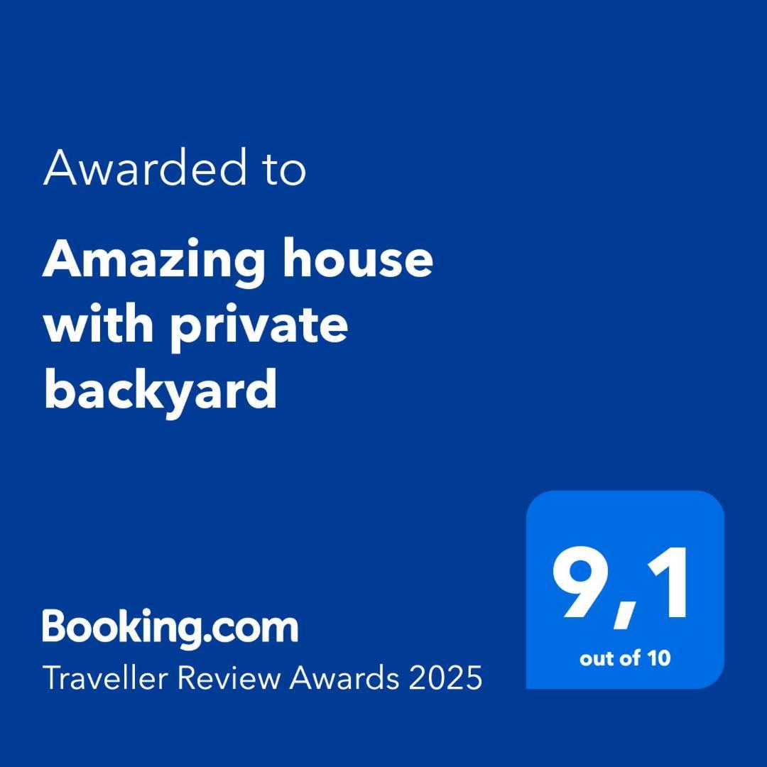 Vakantiehuis Amazing House With Private Backyard