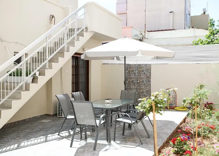 Amazing House With Private Backyard